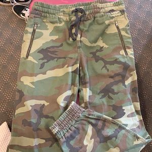 Aritzia TNA camo joggers